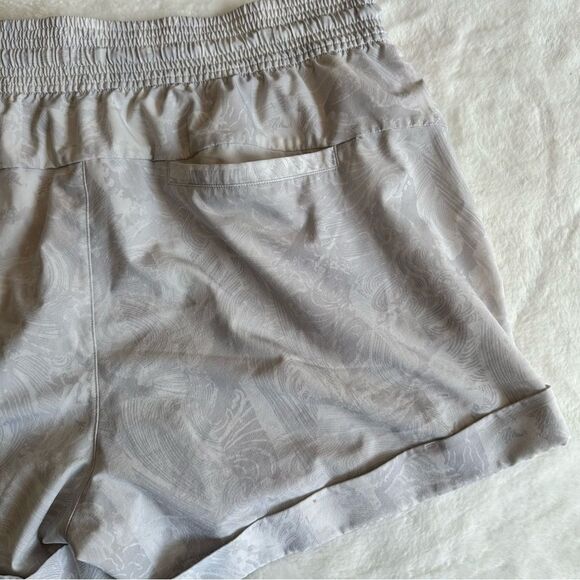 Lululemon Spring Break Away Short 4-way Stretch 3" Size 8 - Picture 5 of 9
